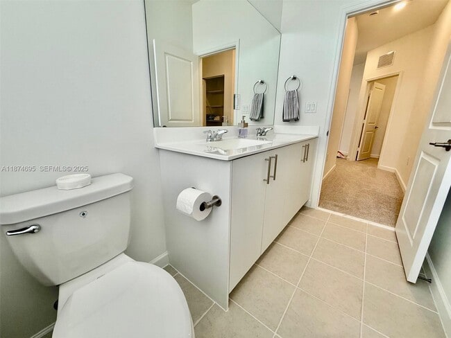 Building Photo - 2600 SE 25th St