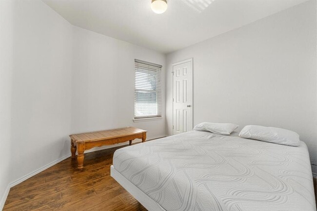 Building Photo - 12401 Drummond Dr