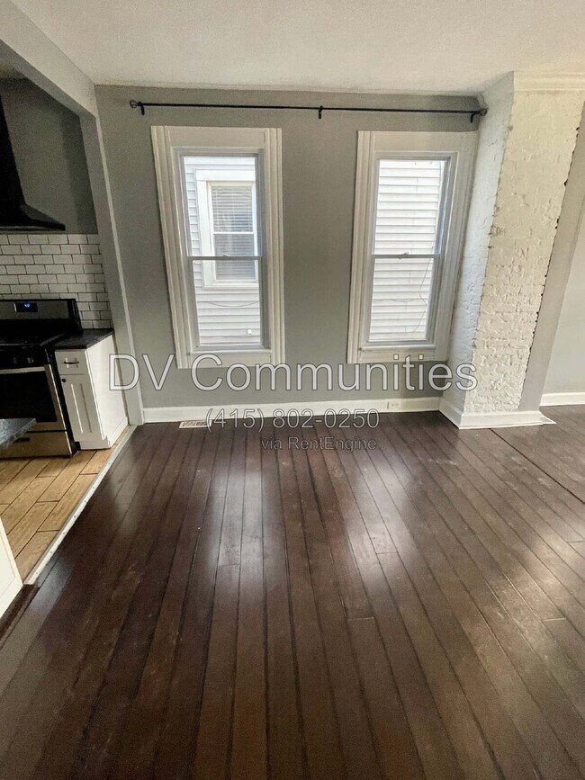 Building Photo - 1335 W 61st St