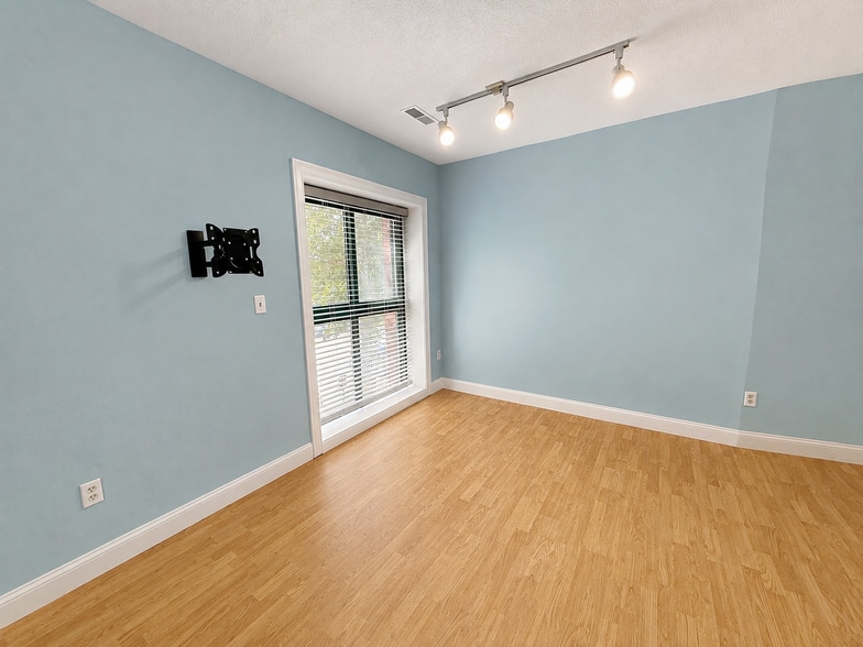 Building Photo - 150 Rumford Ave