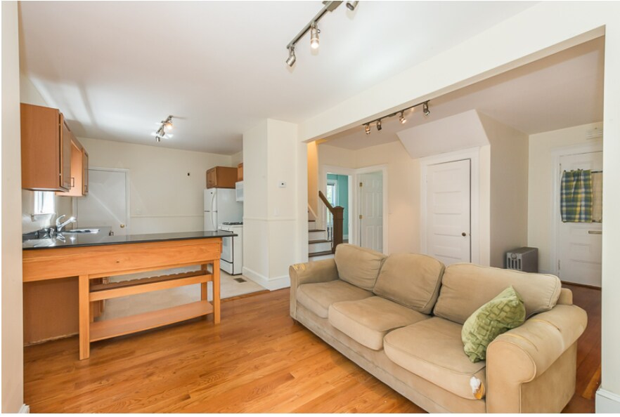 Building Photo - 46 Hobson St