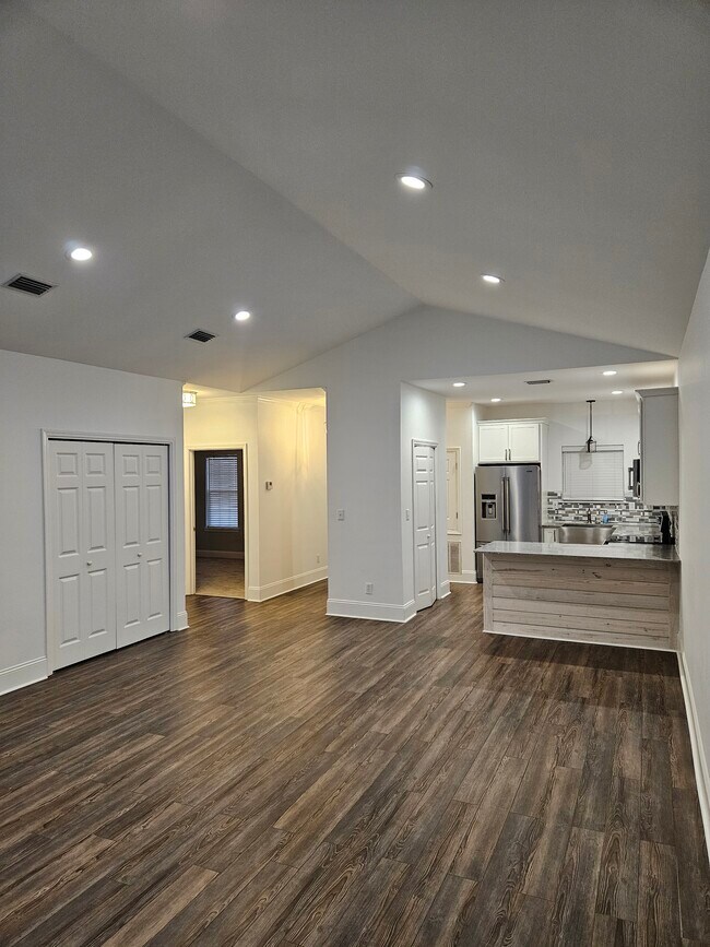 Building Photo - 102 Courthouse Dr