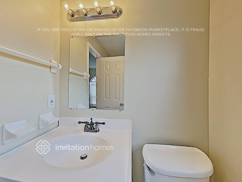Building Photo - 704 Waterbridge Dr