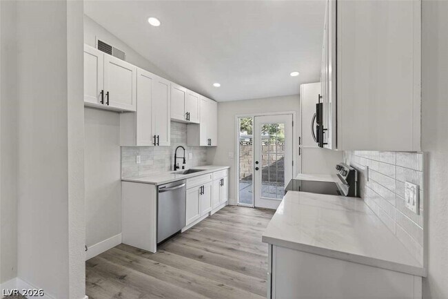 Building Photo - 6529 Pinon Pine Way
