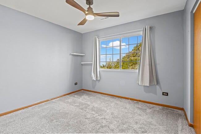 Building Photo - 1119 Clover Dr