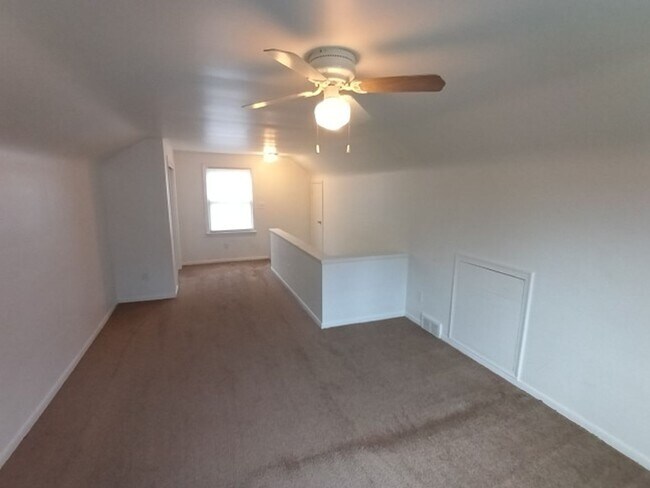 Building Photo - 3 bedroom, 1 bath, brick bungalow now available! $1,500