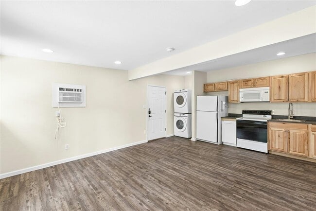 Building Photo - 904 Philco Dr