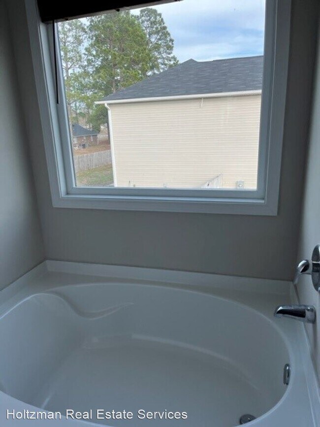 Building Photo - 4 br, 2.5 bath House - 1511 Bayberry Drive