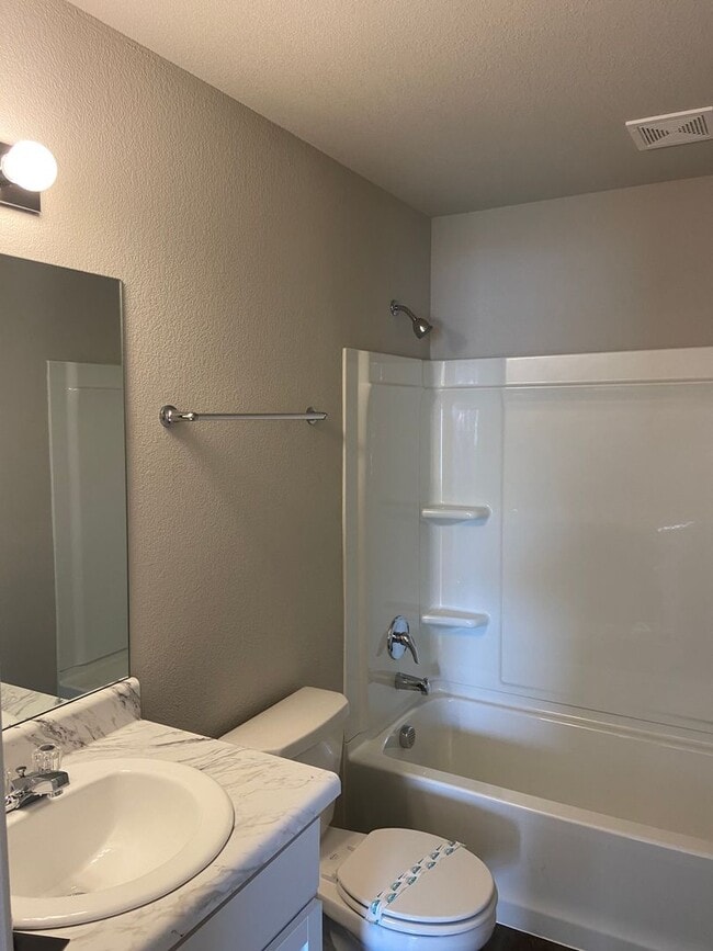 Building Photo - Fairview Haven Preleasing — 3 Bedroom, 2 Bath Home