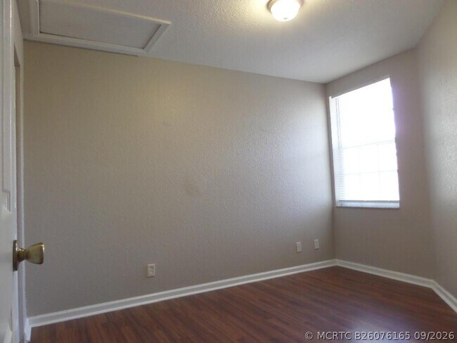 Building Photo - 862 Summit Lake Dr