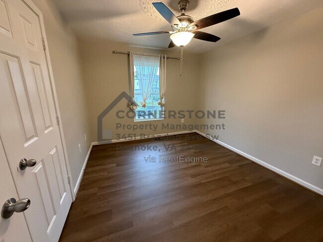 Building Photo - 4518 Lomond Cir
