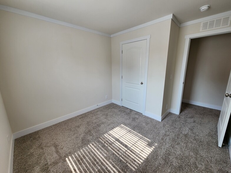 Building Photo - 17 Video Ct