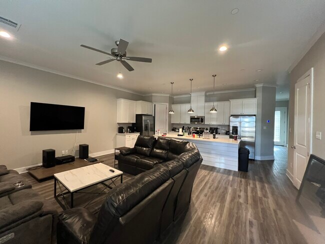 Building Photo - 308 Grove St