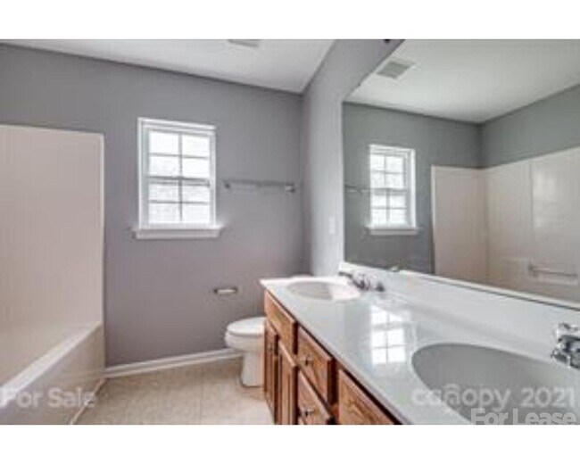 Building Photo - 1505 Niall Ln