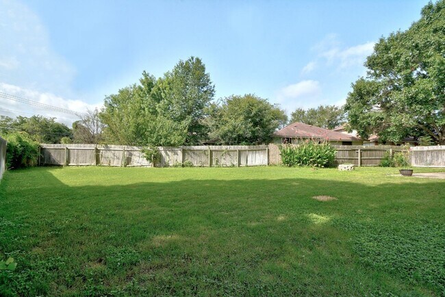 Building Photo - 14311 Kincheloe St