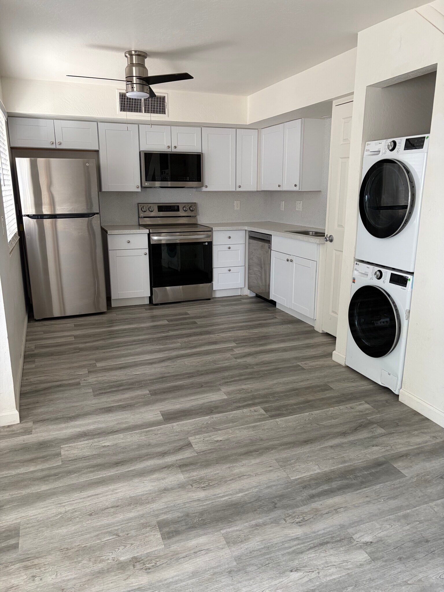 Building Photo - 7919 E Kimsey Ln