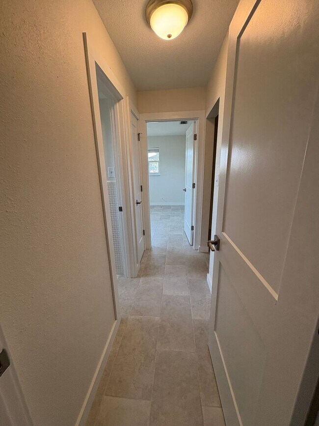 Building Photo - 210 Delido Ct