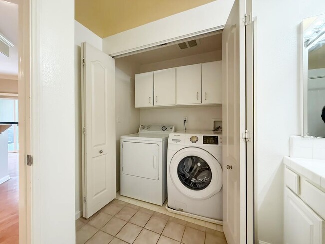 Building Photo - 860 Meridian Bay Ln