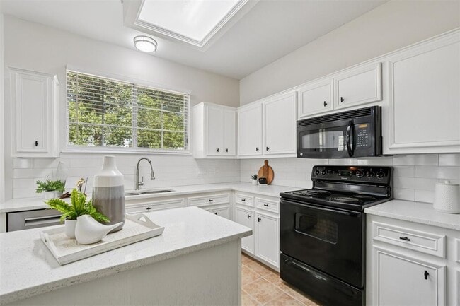 Building Photo - 1110 Blue Fox Dr