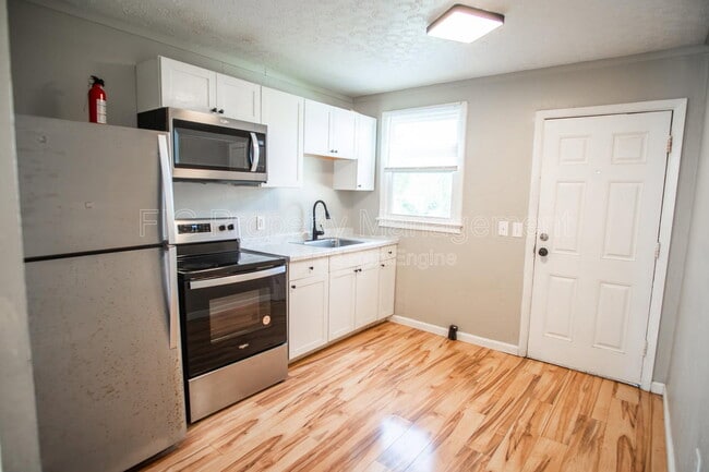 Building Photo - 1416 Chicago Ave