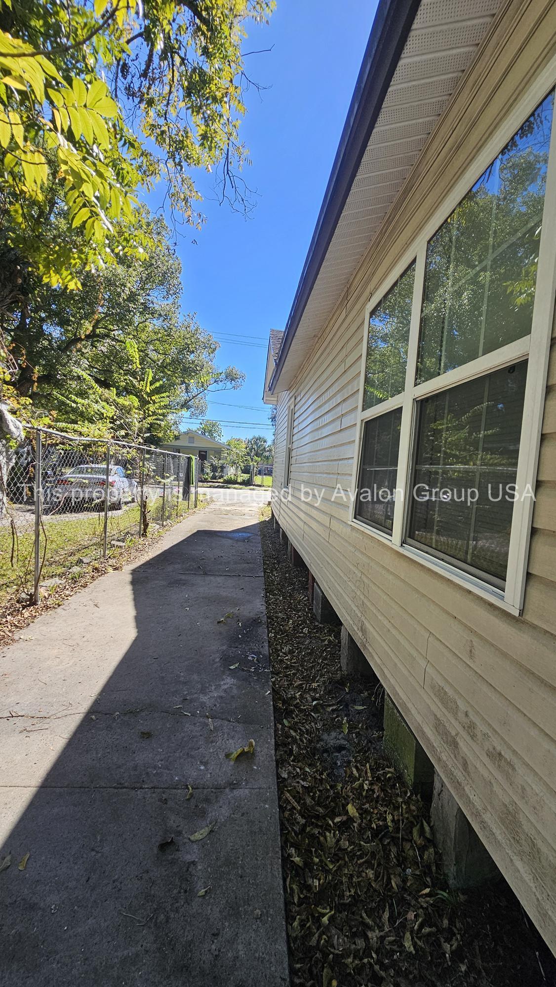 Building Photo - 2373 Broadway Ave