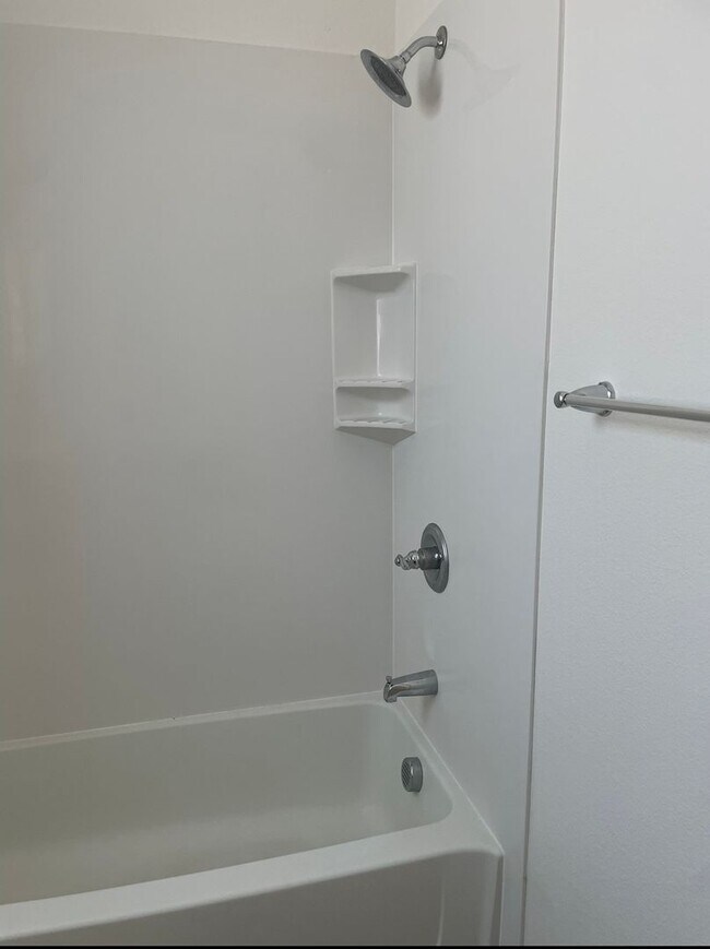 Building Photo - Spacious 3 Bedroom Home in Quiet Neighborhood - Solar Included!