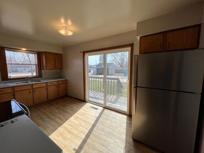 Building Photo - 622 Grand St