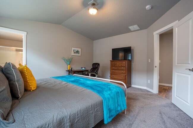 Building Photo - 6529 N Descartes Dr