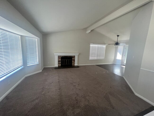 Building Photo - MOVE IN READY! Great looking home on a court location with low maintenance landscaping.
