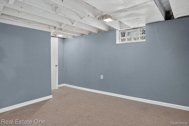 Building Photo - 3284 Coolidge Hwy