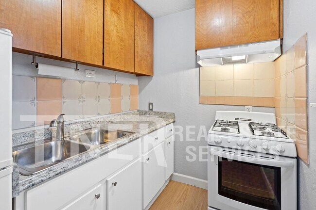 Building Photo - Updated Charming Studio in Historic Folsom...