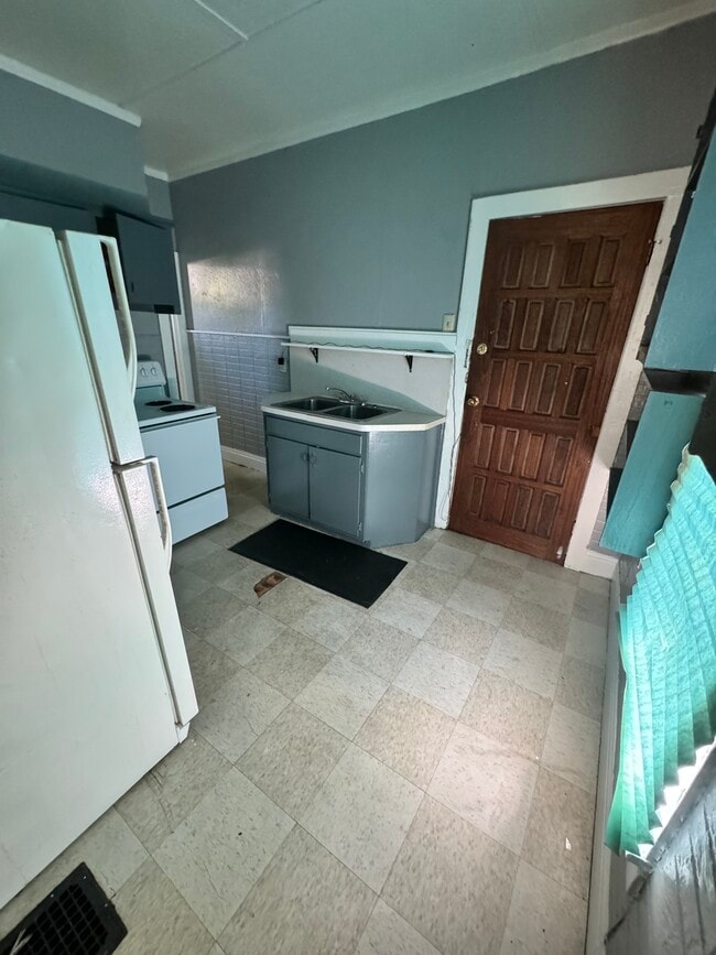 Building Photo - 1509 Krau St