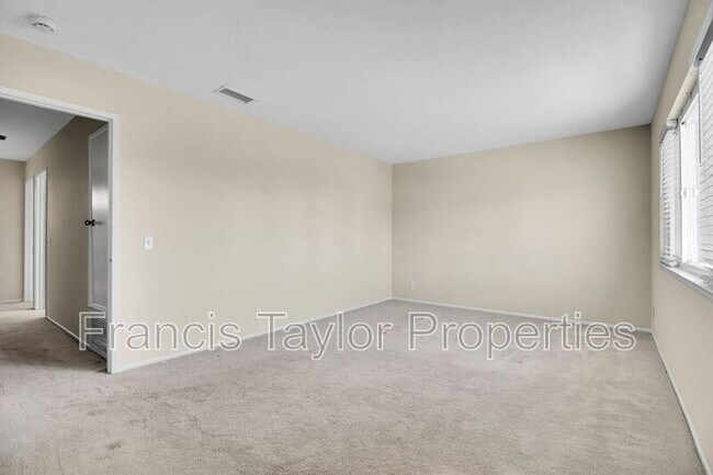 Building Photo - 2053 Habero Dr