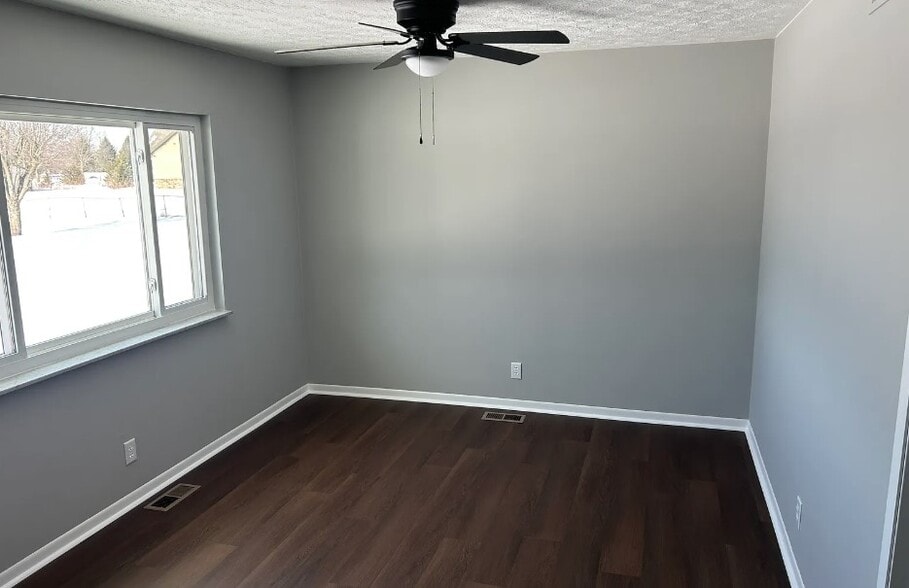 Dining room with new fixture and flooring - 2751 Hart Rd