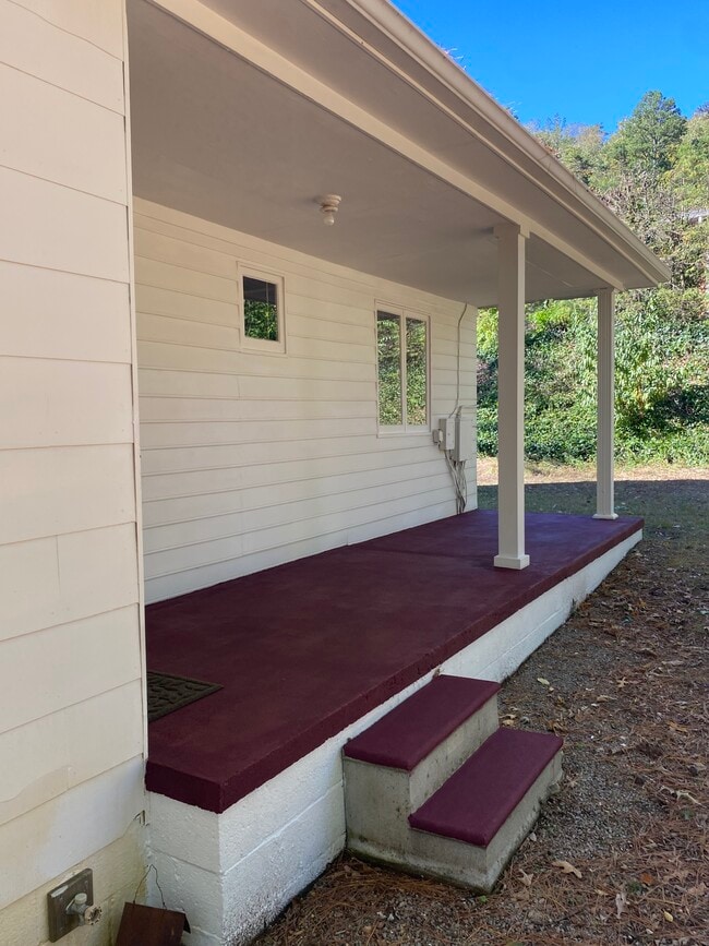 Building Photo - 4004 Luwana Ln