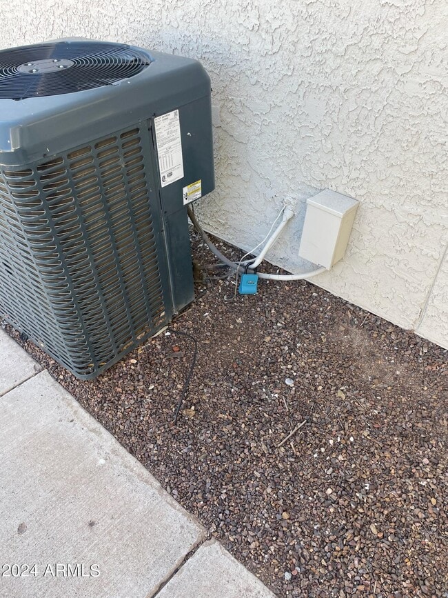 Building Photo - 2846 E Kathleen Rd