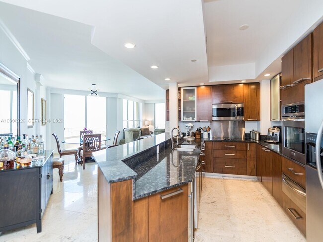 Building Photo - 888 Brickell Key Dr