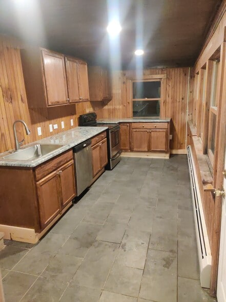 Building Photo - 37 Whitehall Rd