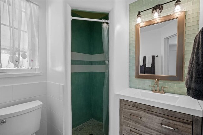 Building Photo - 572 N Calle Marcus