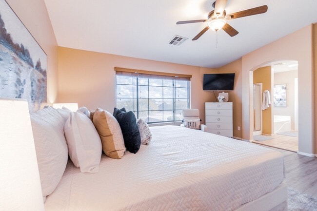 Building Photo - 1550 N Desert Willow St