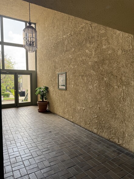 Building Photo - 409 Burchett St