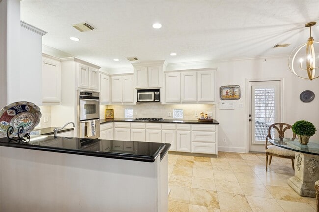 Building Photo - 2643 Westgate Dr