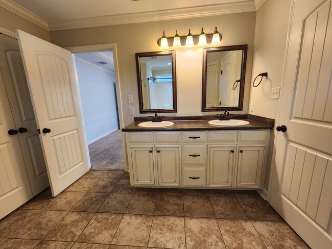 Building Photo - Beautiful 4-Bedroom Home with Fenced Yard in Highly Desirable Nelson Hill Subdivision!