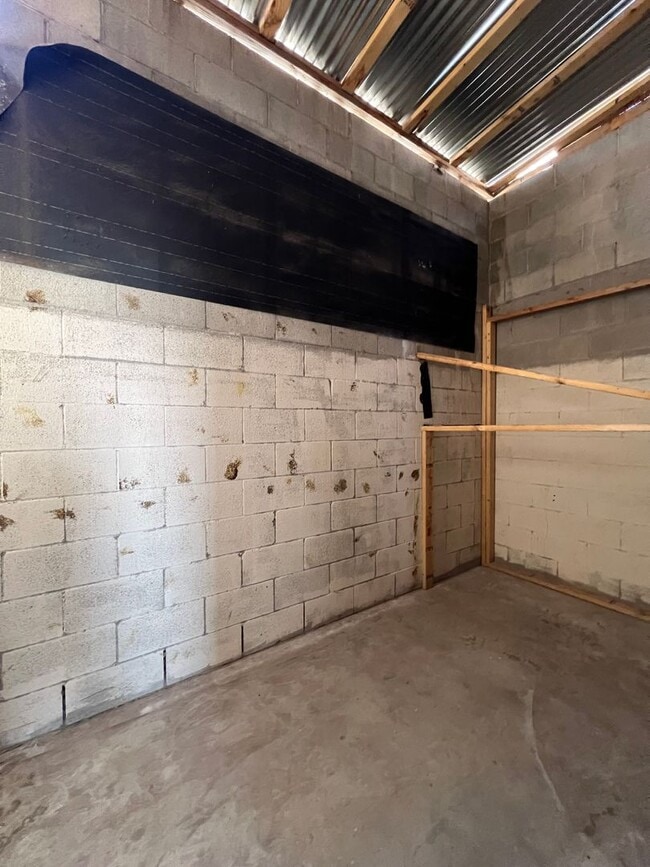 Building Photo - P026