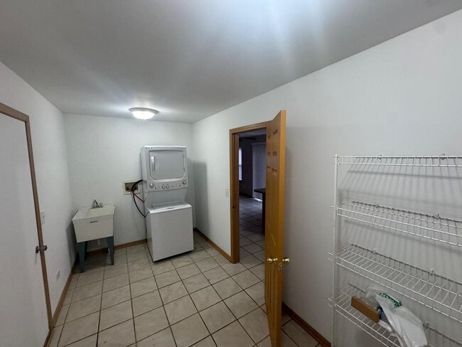 Building Photo - 655 Winston Dr