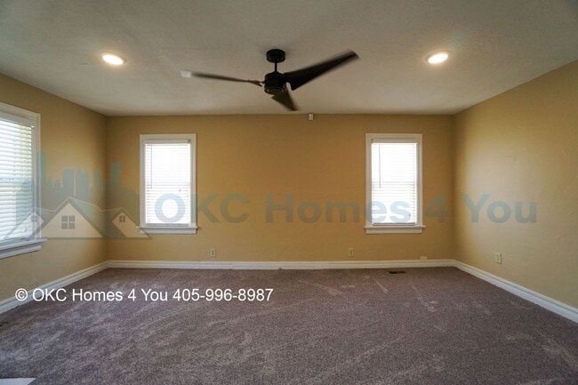 Building Photo - Stylish, Updated 2 Bedroom House!