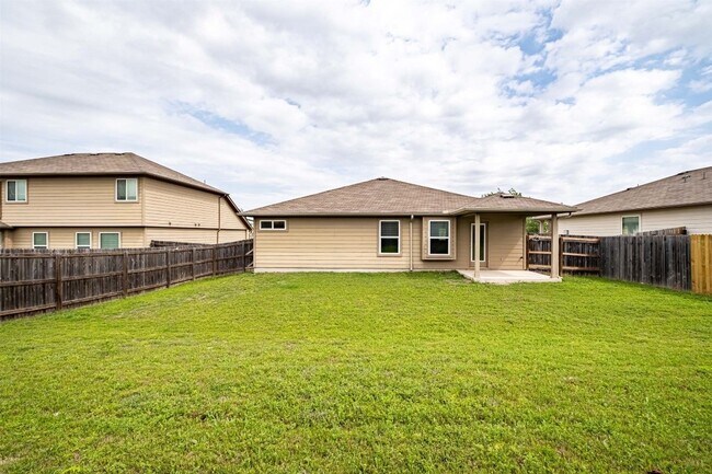 Building Photo - 219 Frio River Trail