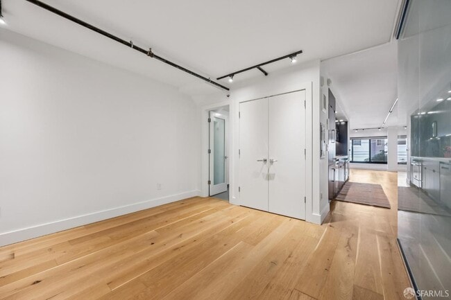 Building Photo - 1875 Mission St