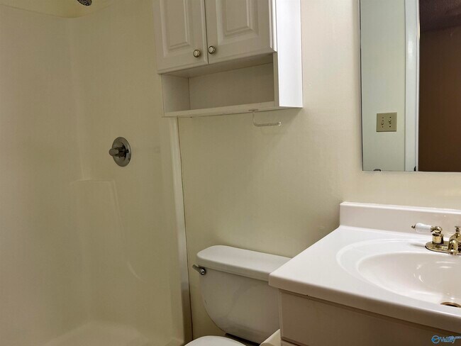 Building Photo - 9718 Wallwood Dr SE