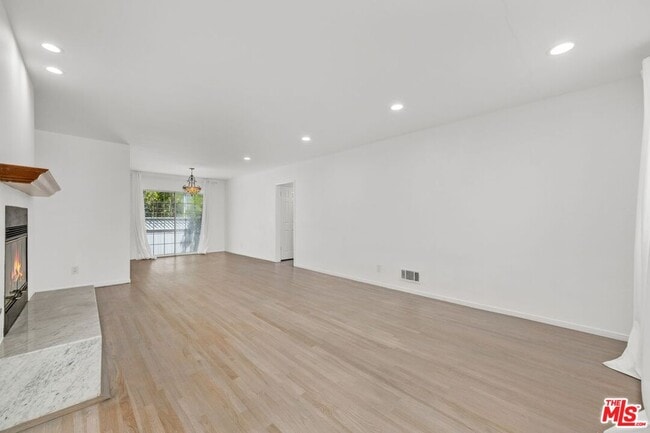 Building Photo - 4442 St Clair Ave
